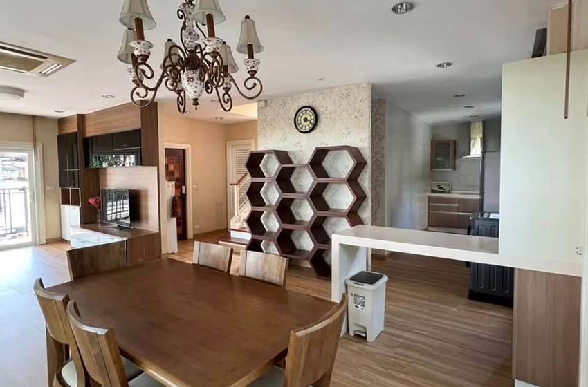 House with Shared Pool in Sukhumvit 